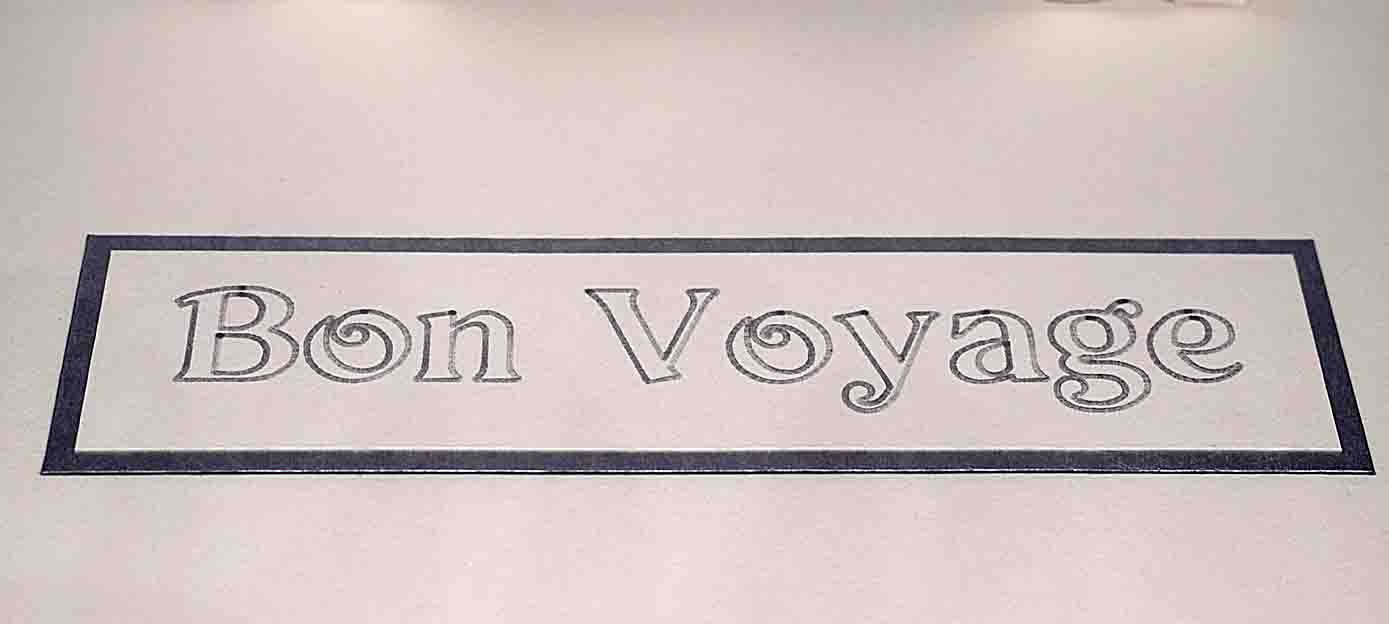 Carte blanche et grise en pop up pour un départ "bon voyage" motif avion et nuage