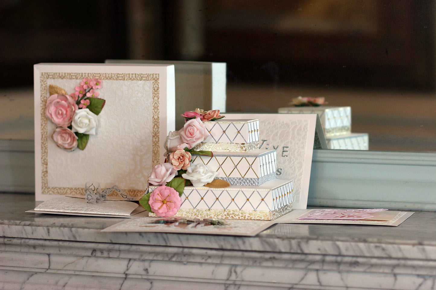 Boite cadeau pour mariés "gateau tirelire"