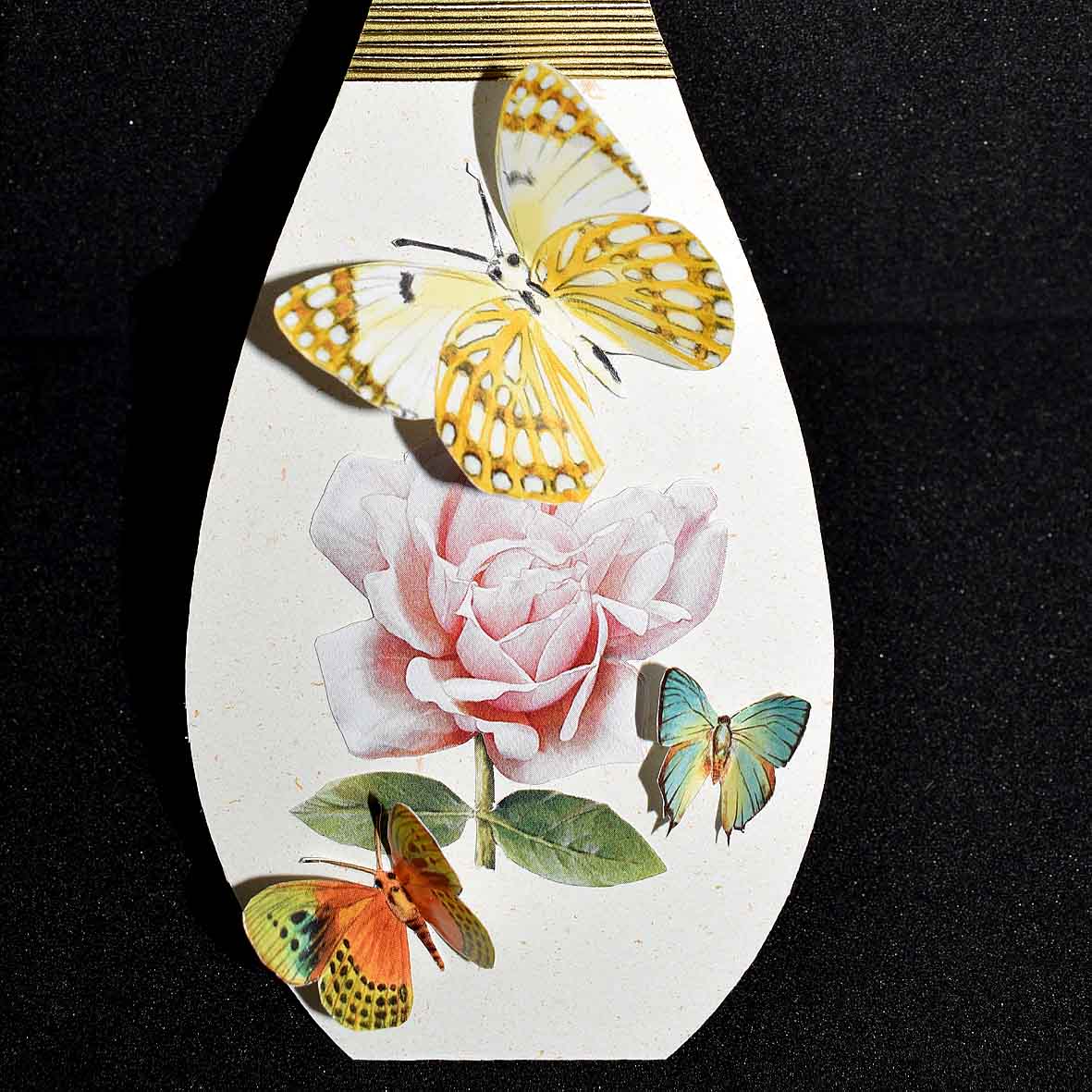 Carte pour diverses fêtes , forme Parfum "j'adore" les papillons