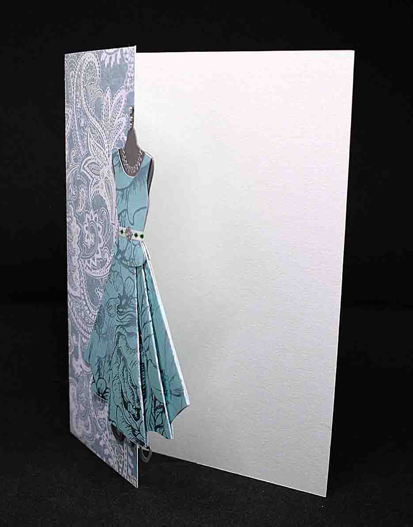 Carte pour anniversaire motif robe verte aux fleurs métallisées