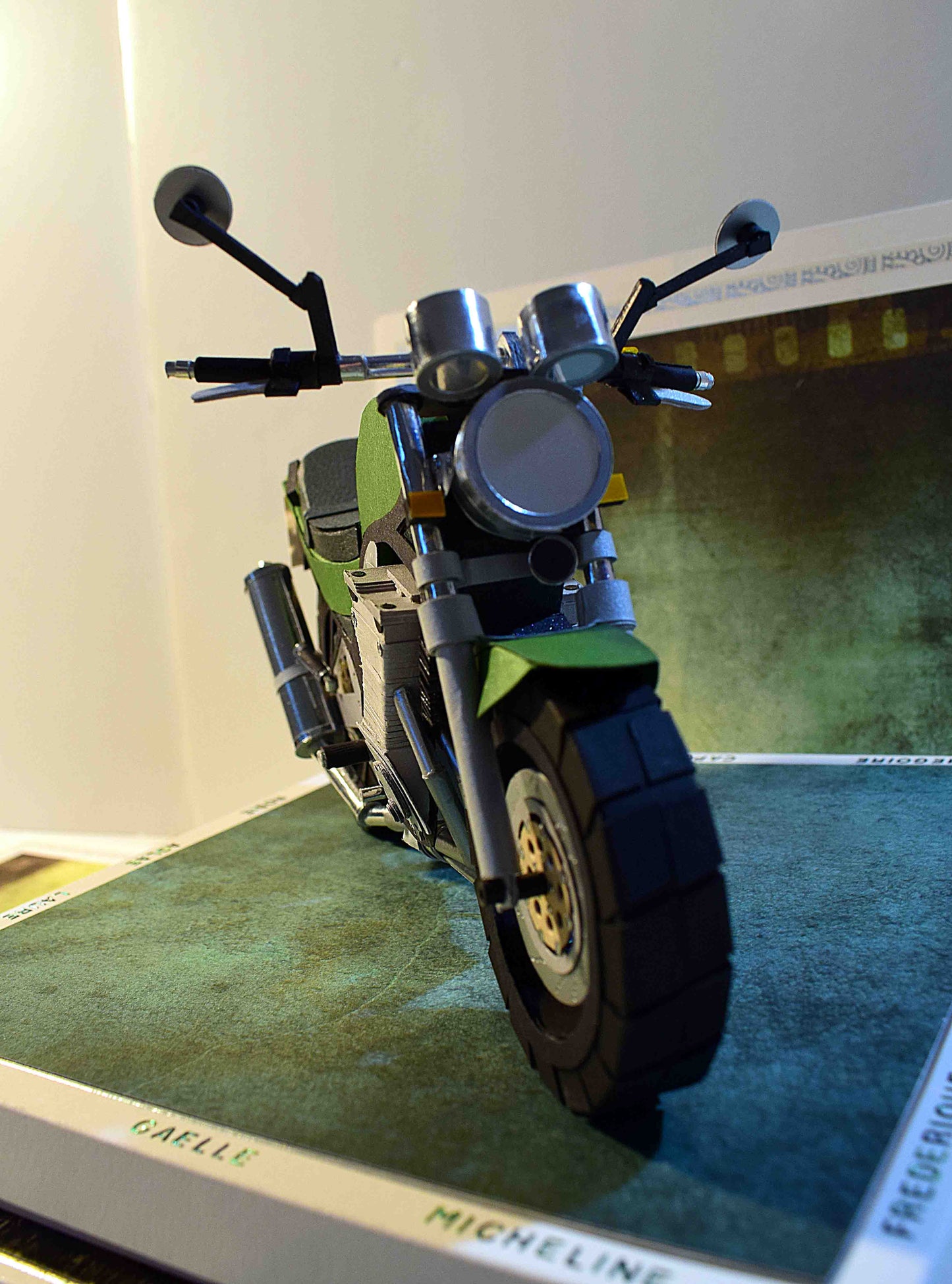 Boite Surprise, maquette de moto Suzuki Bandit 600N de 1996