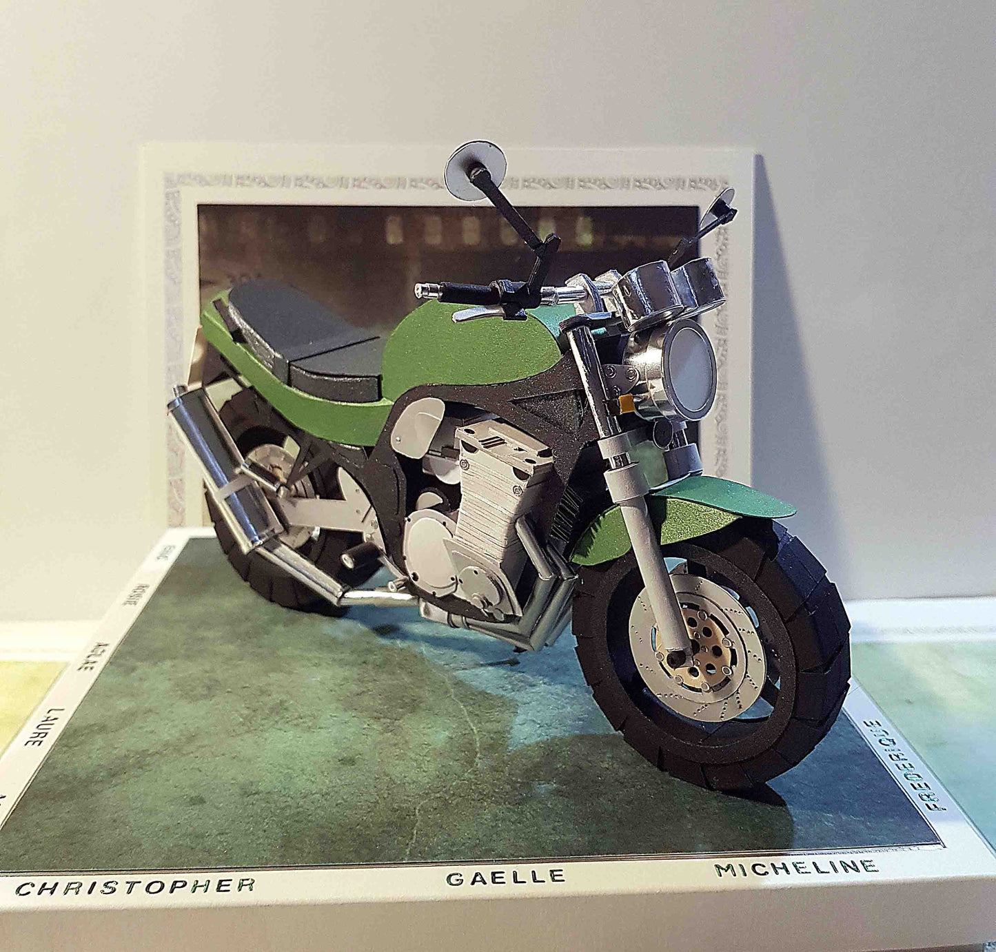 Boite Surprise, maquette de moto Suzuki Bandit 600N de 1996