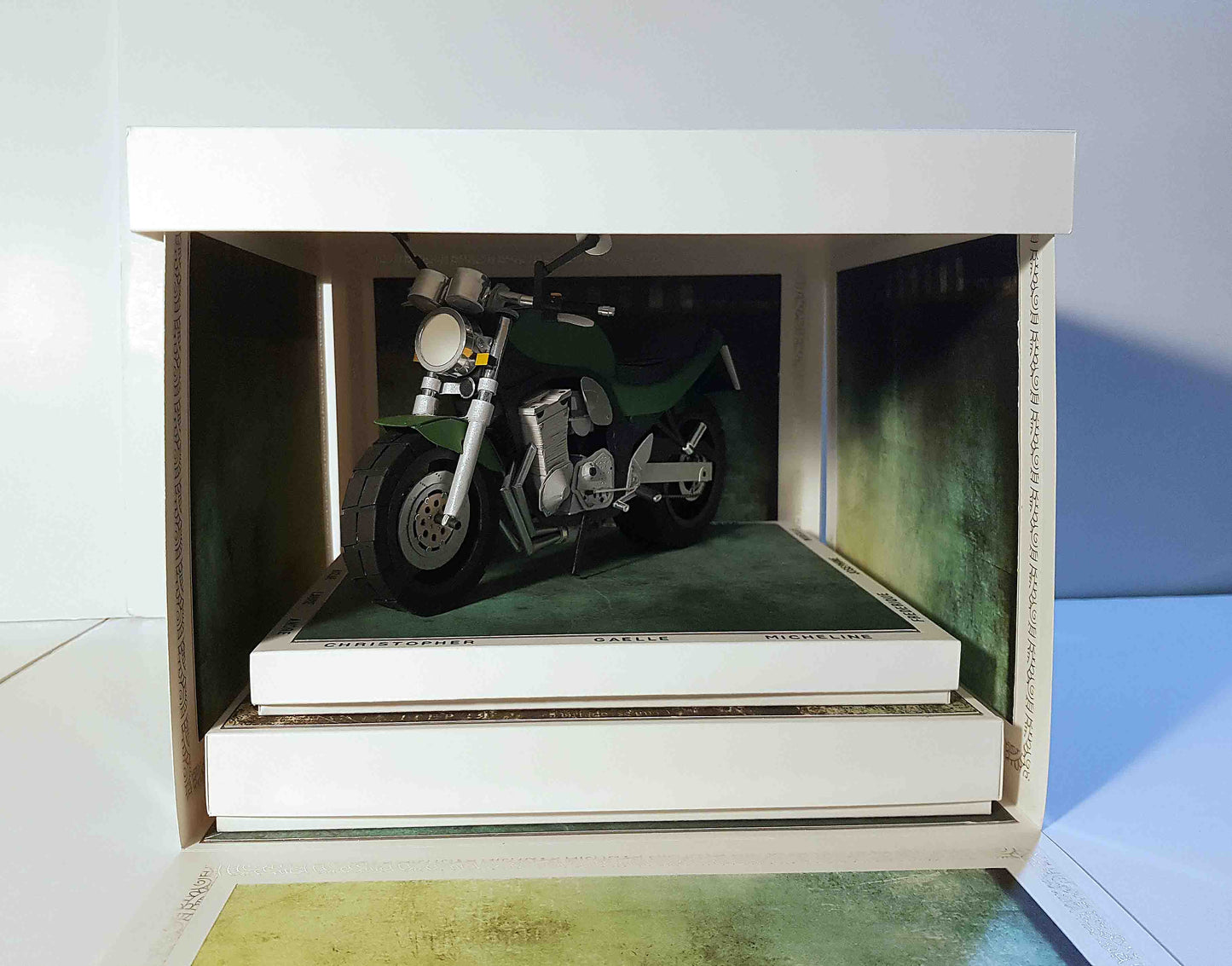 Boite Surprise, maquette de moto Suzuki Bandit 600N de 1996