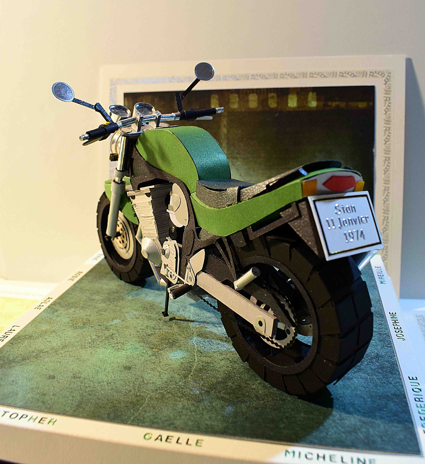 Boite Surprise, maquette de moto Suzuki Bandit 600N de 1996