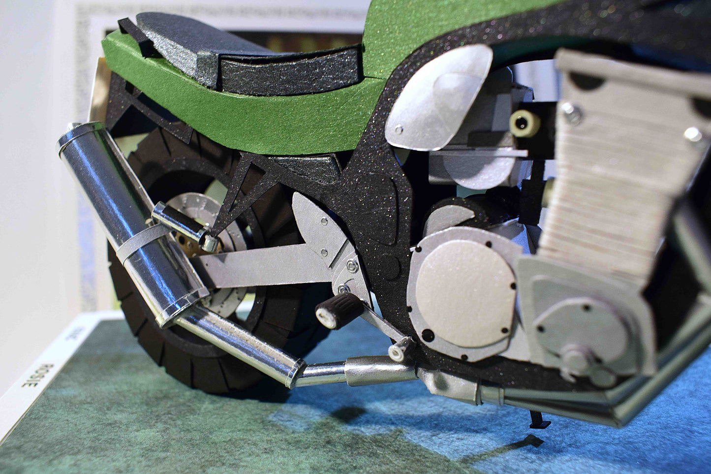 Boite Surprise, maquette de moto Suzuki Bandit 600N de 1996