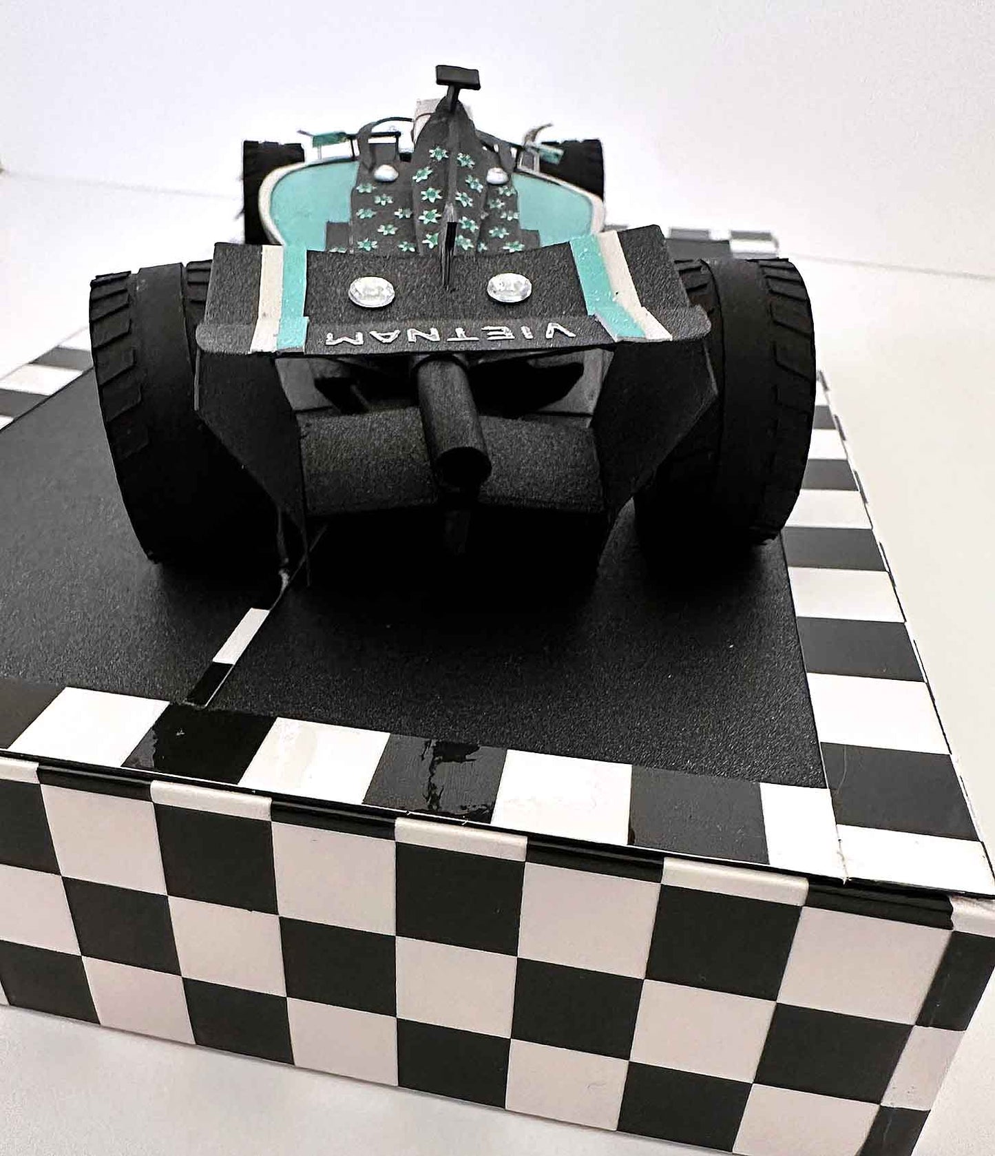 Maquette Formule 1 personnalisée – Création artisanale sur mesure