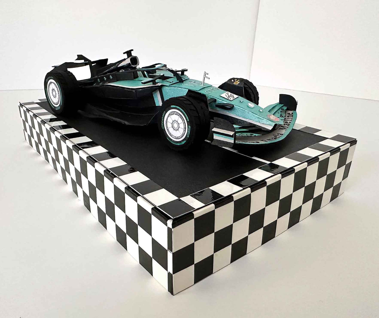 Maquette Formule 1 personnalisée – Création artisanale sur mesure