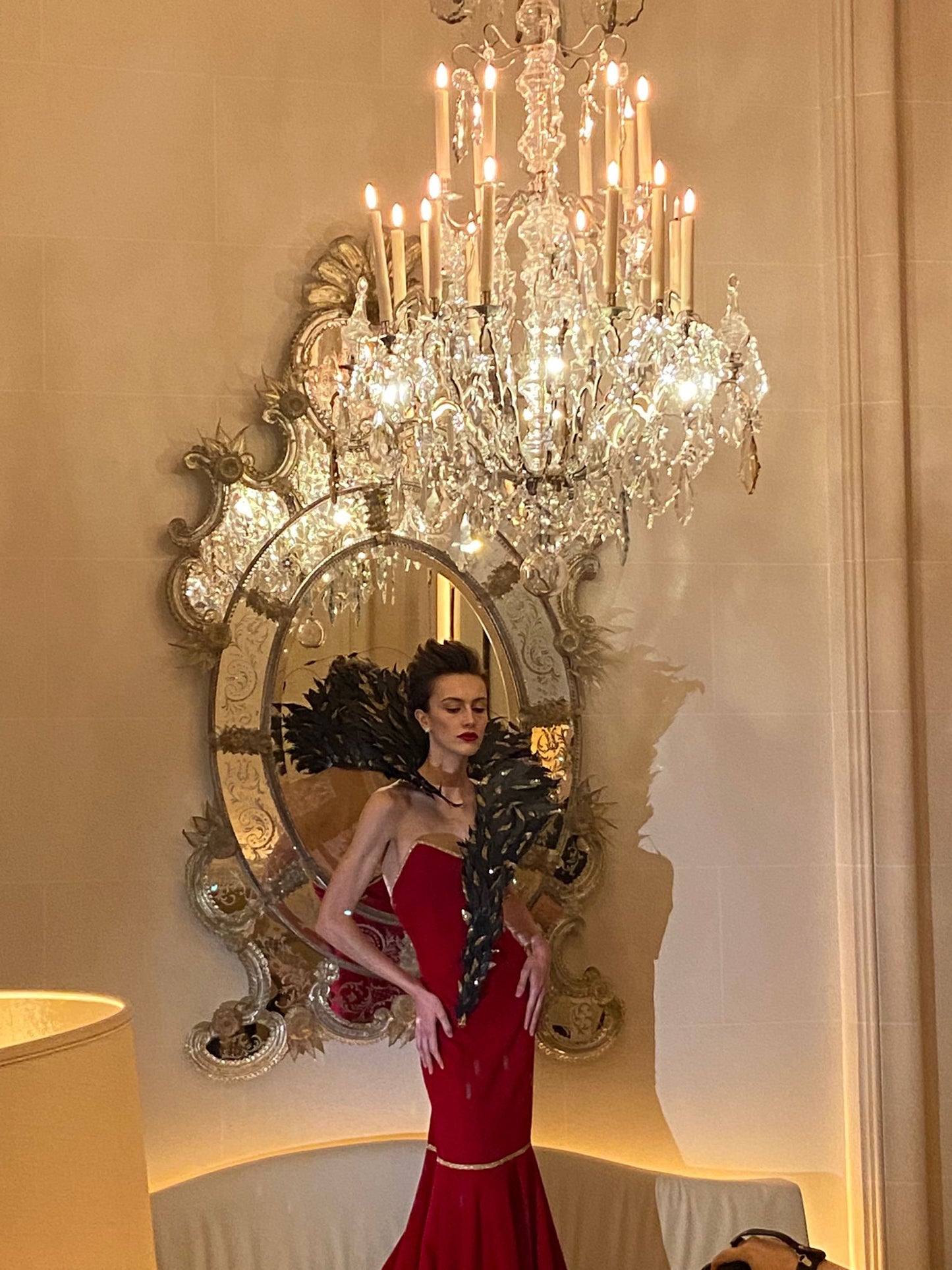 Création haute couture en papier – col plumes fait main – pièce artistique unique