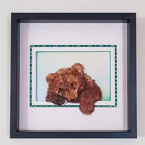 Cadre portrait de votre animal sauvage fétiche,  sculpture 3D en papier d un ourson brun 
