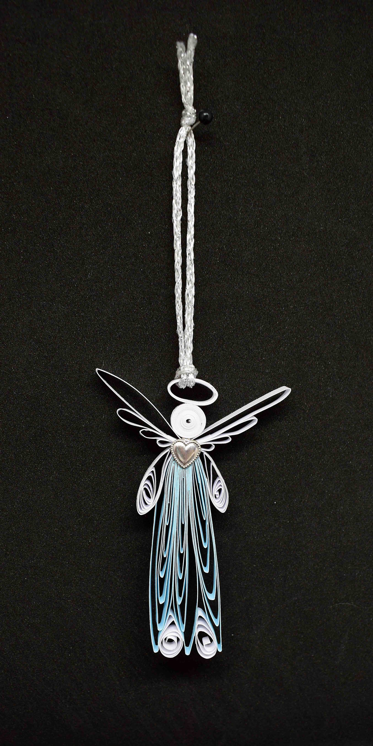 Décoration de Noël en quilling "ange bleu" au coeur argenté