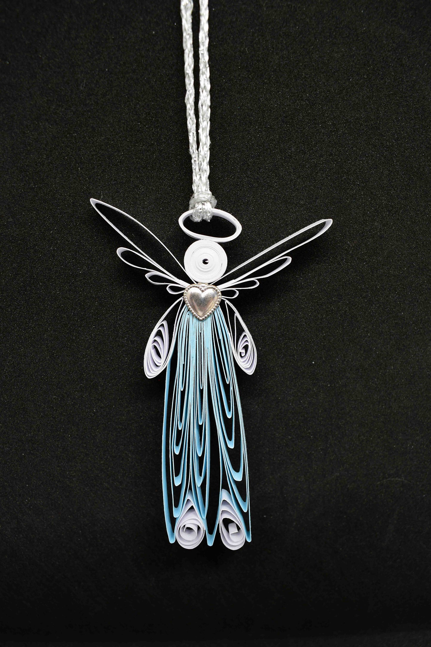 Décoration de Noël en quilling "ange bleu" au coeur argenté