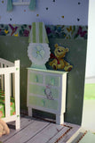 Boite cadeau de Naissance en papier et relief, chambre bébé avec transat portique d'éveil