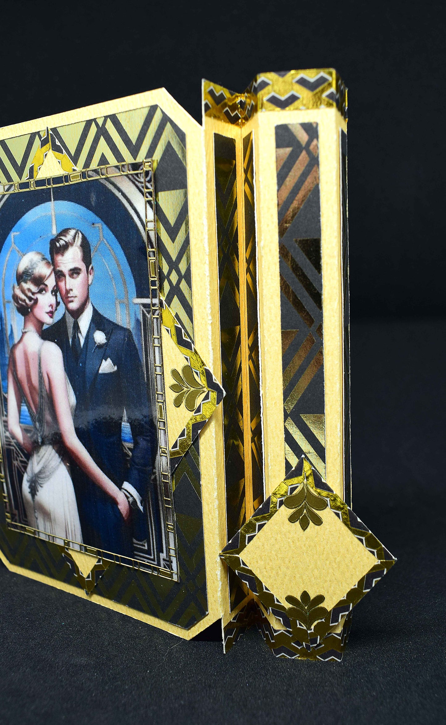 Carte Art Déco couple 3D – carte élégante style années 20 – création géométrique artisanale unique