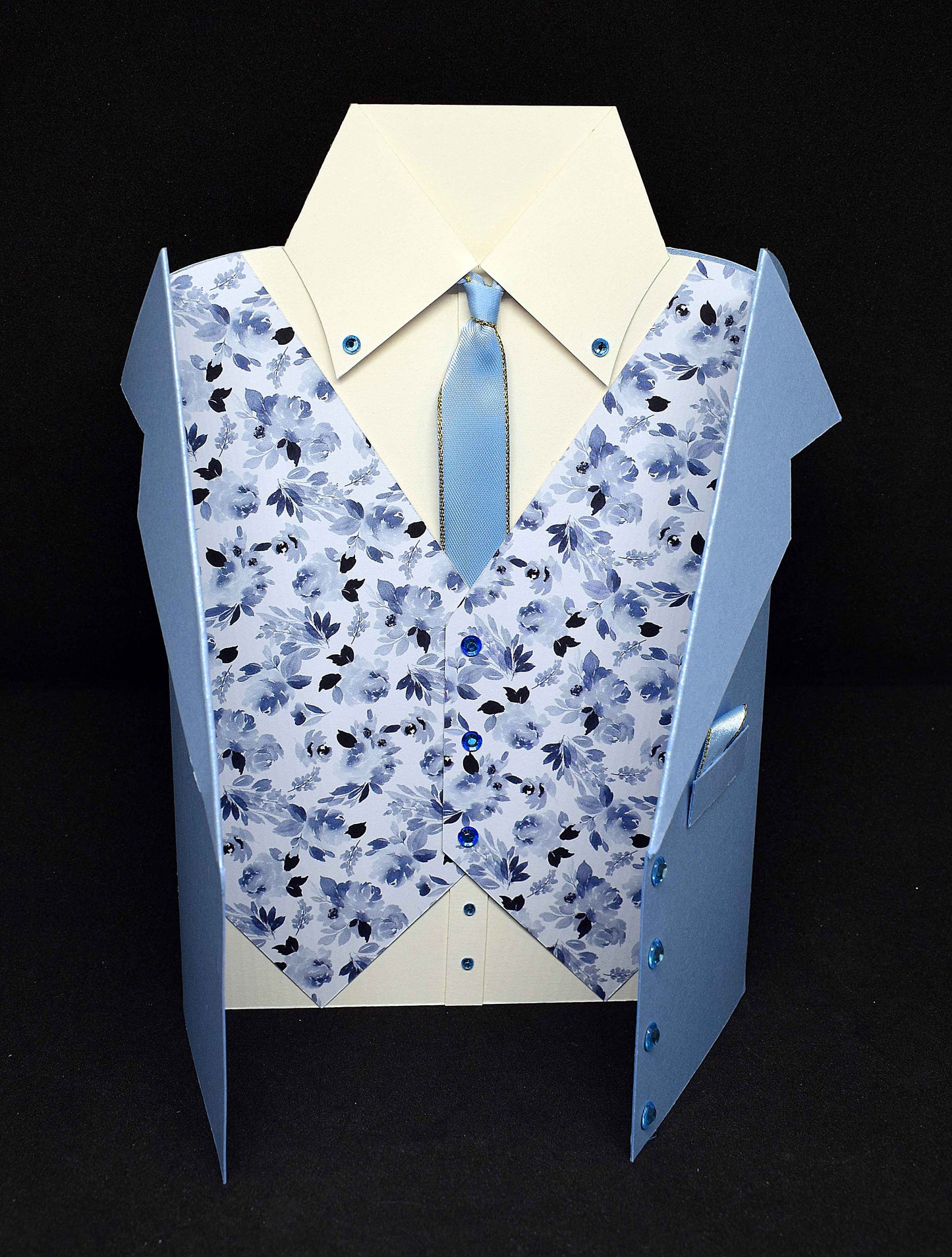 Carte pour anniversaire homme motif veste, gilet, chemise et cravate