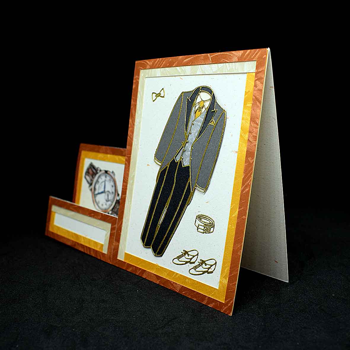 Carte pour anniversaire homme, motif costume en stickers et  montre imprimé