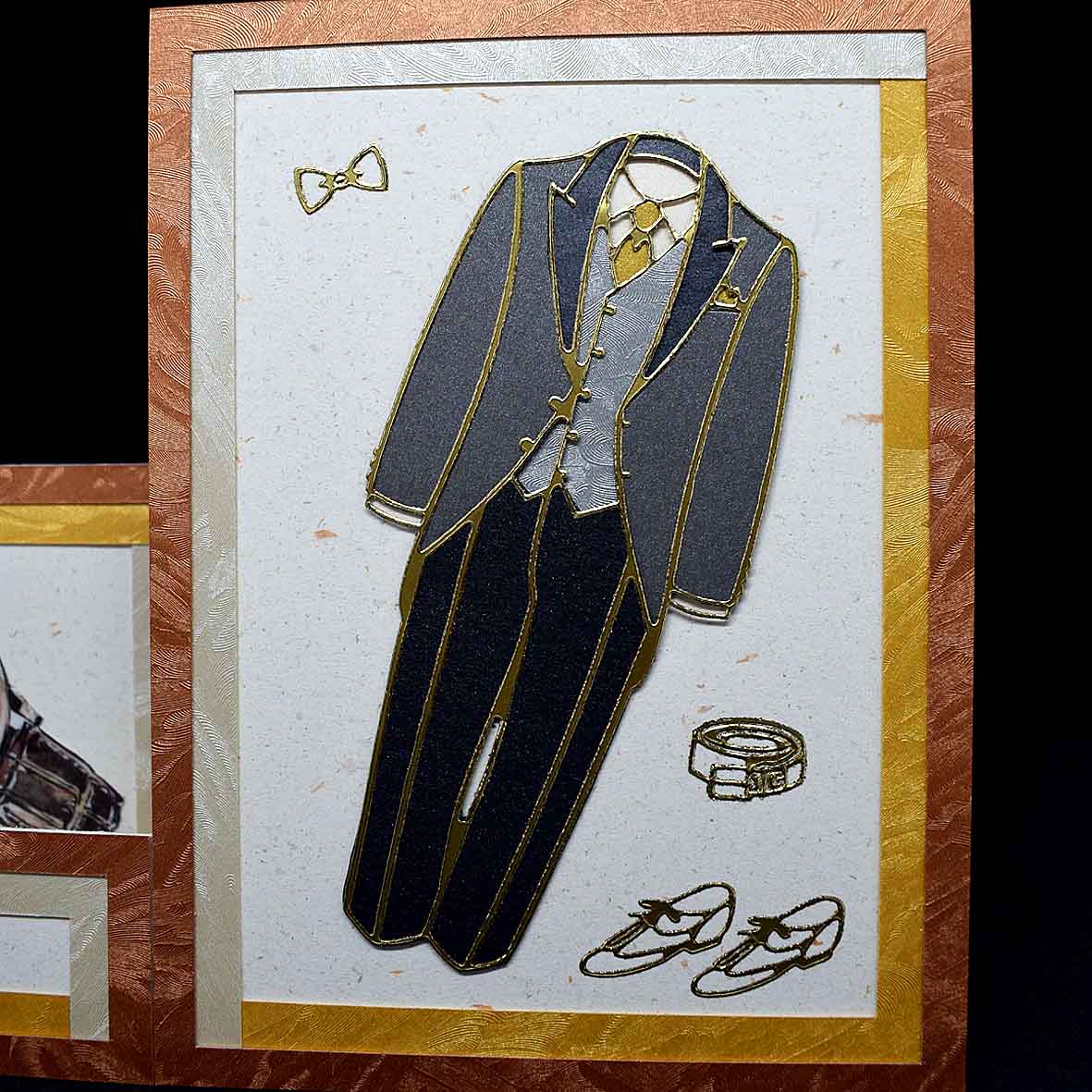 Carte pour anniversaire homme, motif costume en stickers et  montre imprimé