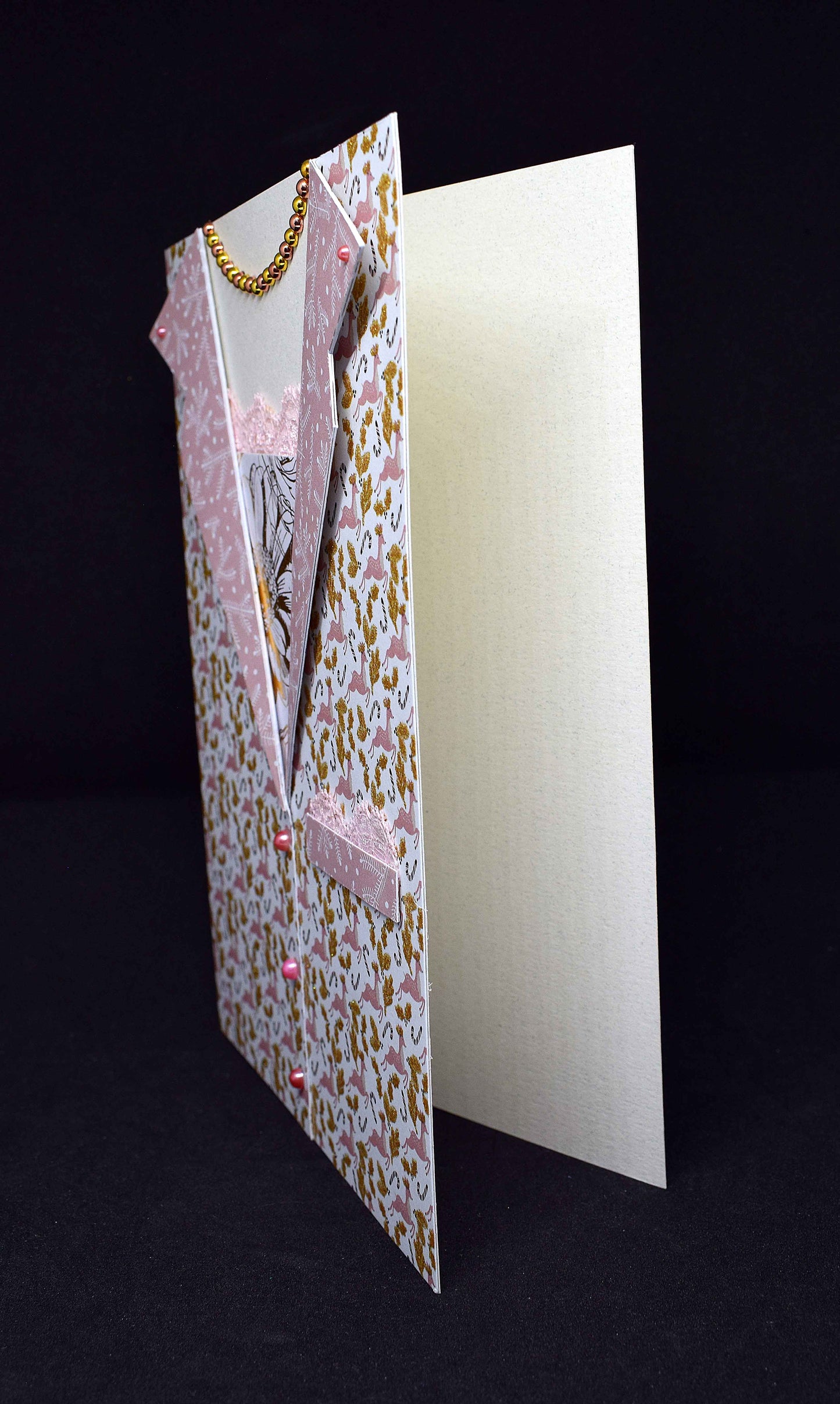 Carte anniversaire élégante motif veste et collier de perles - création artisanale personnalisable