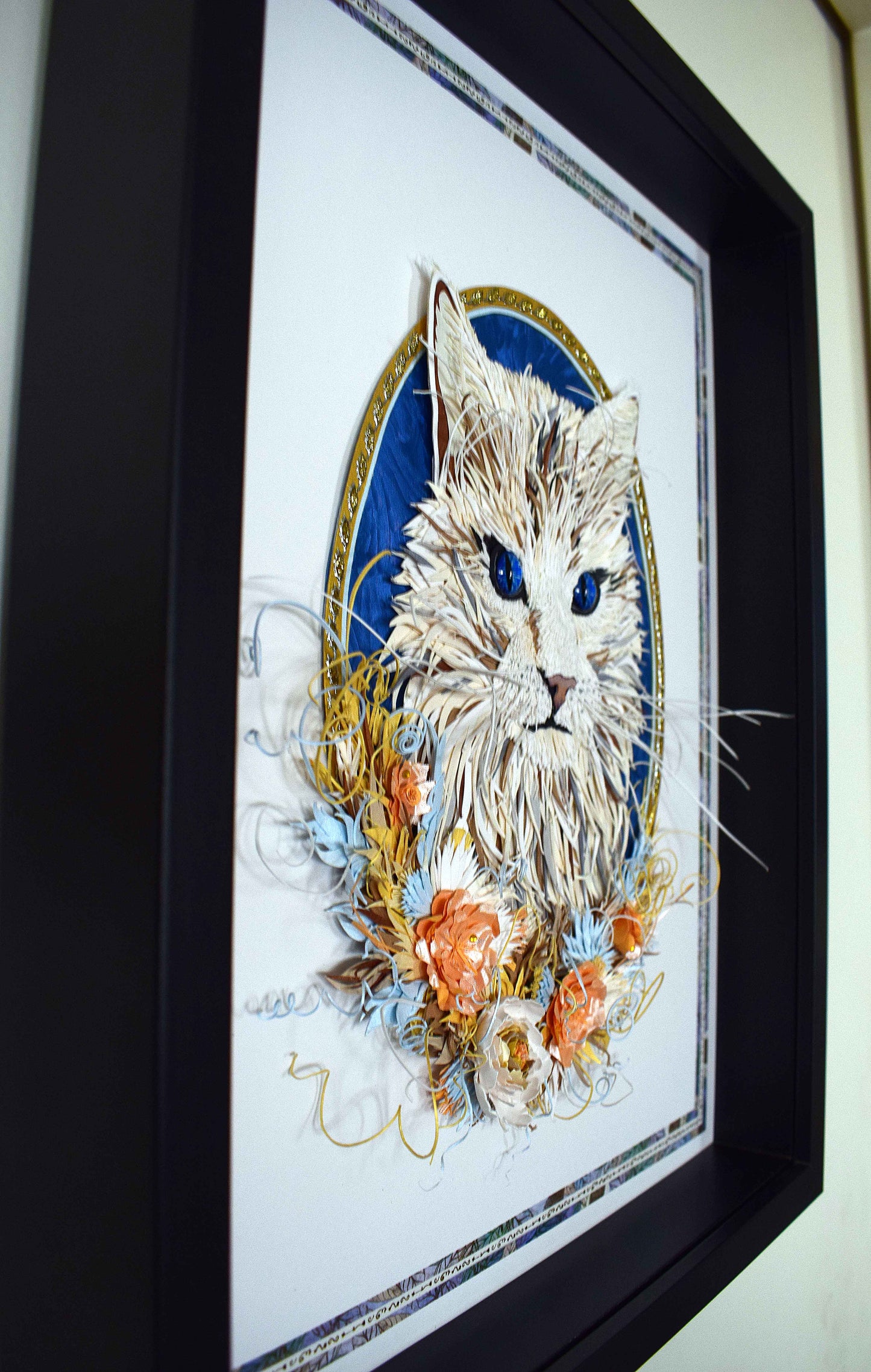 Cadre portrait animalier 3D sculpture en papier d'un chat main coon blanc