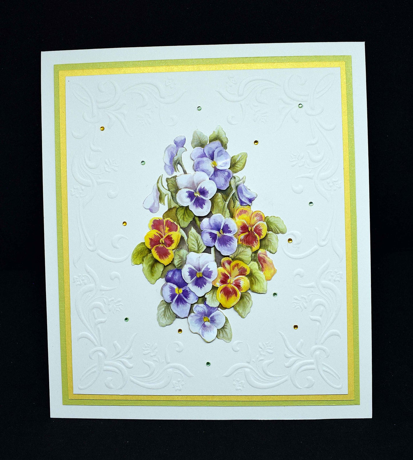 Carte d'anniversaire florale motif en 3D pensées, embossée et strassée