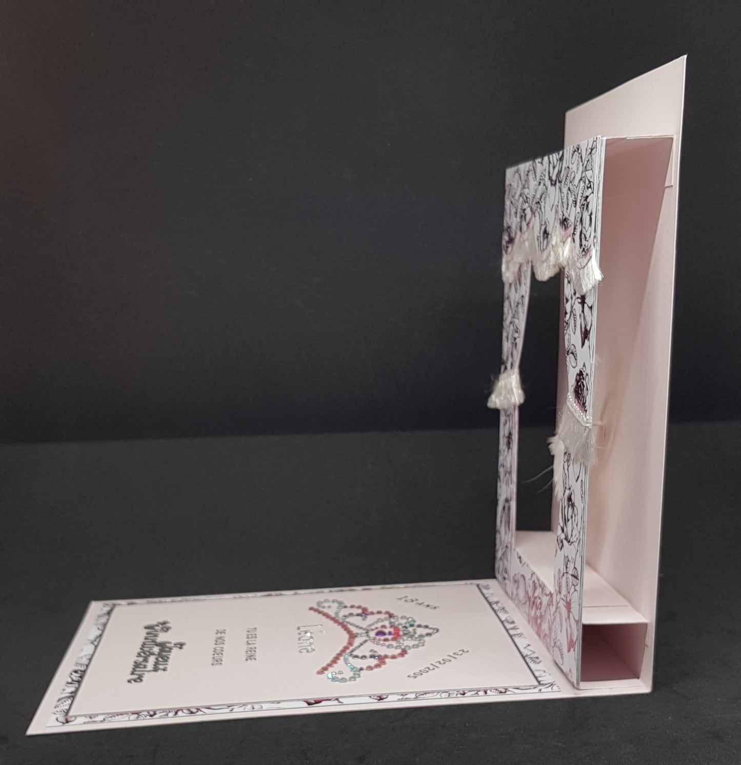 Carte anniversaire pop up, danseuse au diadème