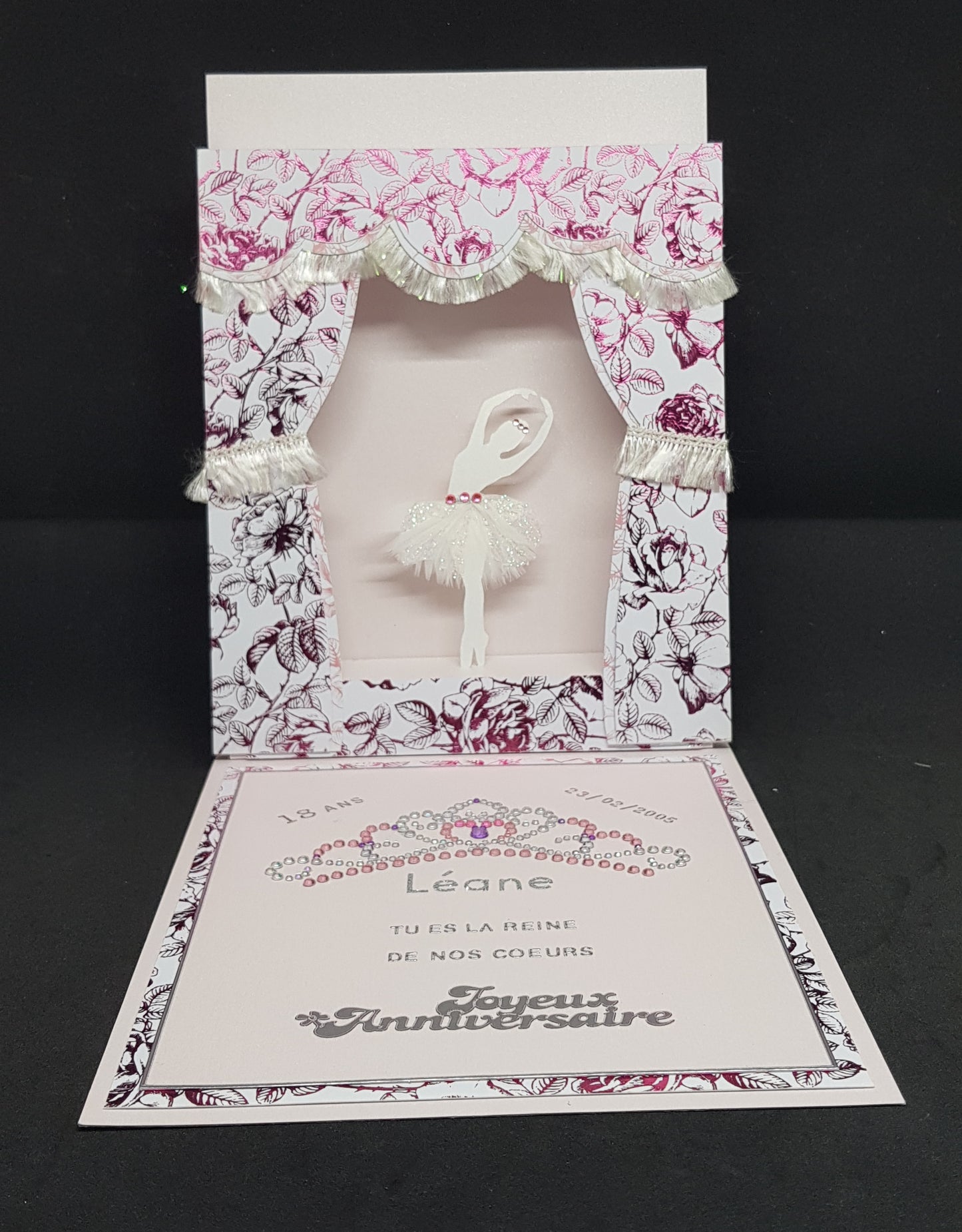 Carte anniversaire pop up, danseuse au diadème