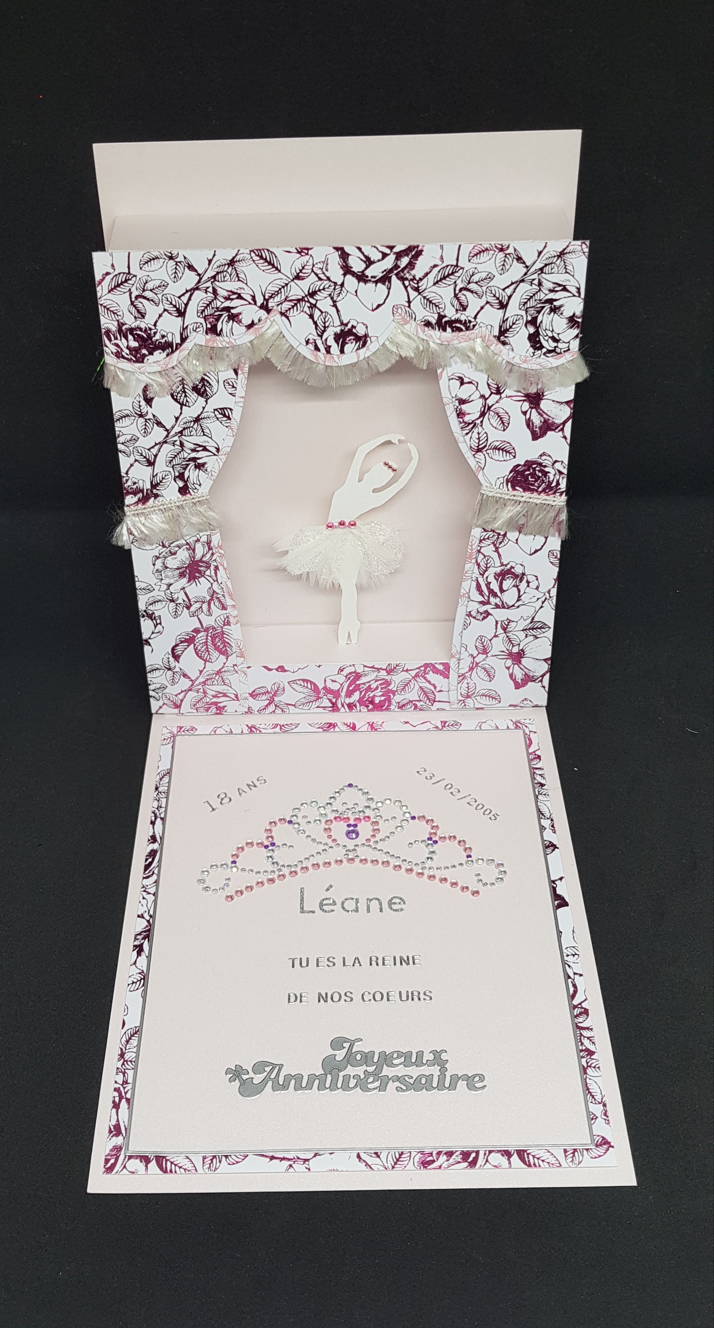 Carte anniversaire pop up, danseuse au diadème