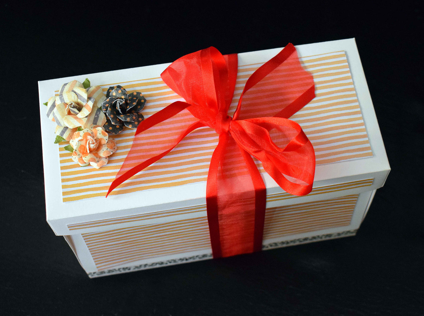 Boite cadeau de Noël "Rennes et traineau du Père Noël"