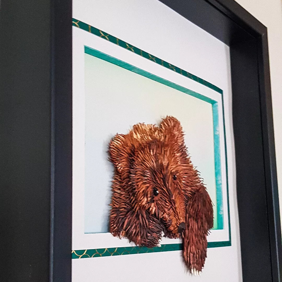 Cadre portrait 3D de votre animal sauvage fétiche en  papier sculpture d'un ourson marron