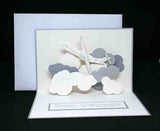 Carte blanche et grise en pop up pour un départ "bon voyage" motif avion et nuage