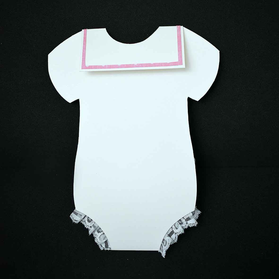carte de naissance, body blanc et rose à pois blancs et dentelle