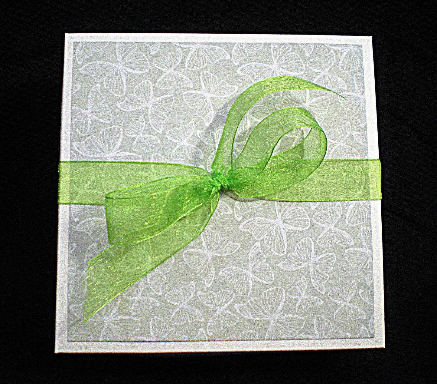 Coffret naissance bébé avec chaussons – boîte cadeau artisanale pour baptême ou naissance