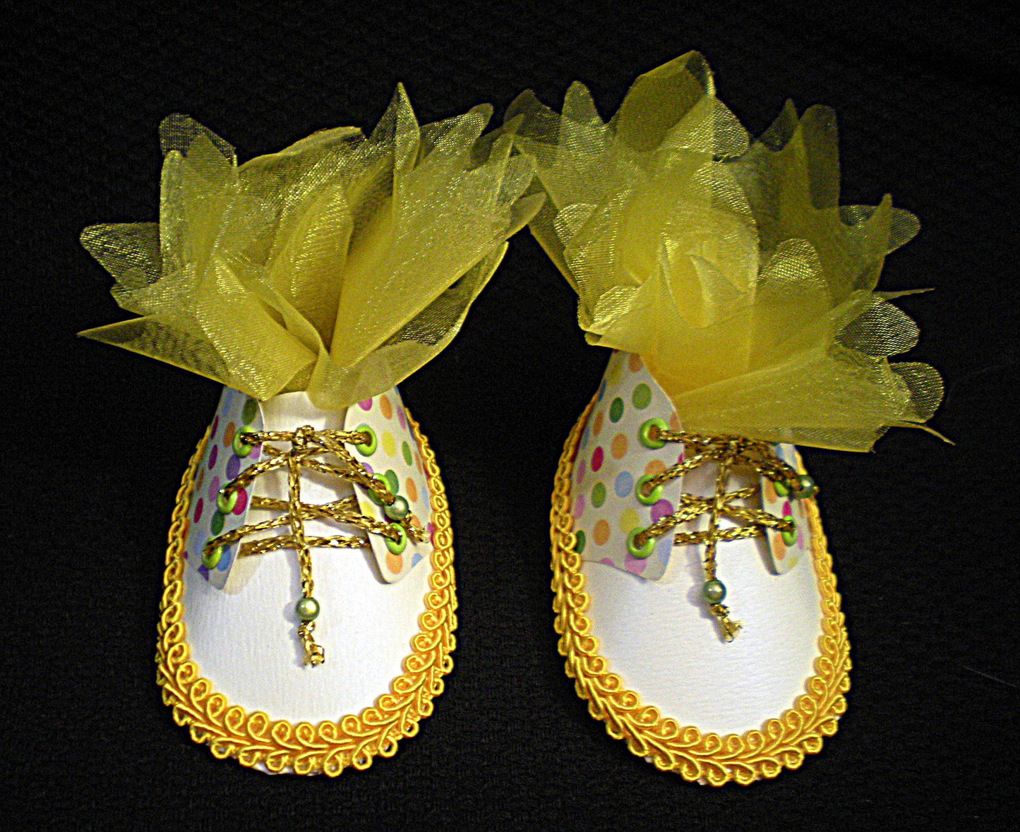 Coffret naissance bébé avec chaussons – boîte cadeau artisanale pour baptême ou naissance