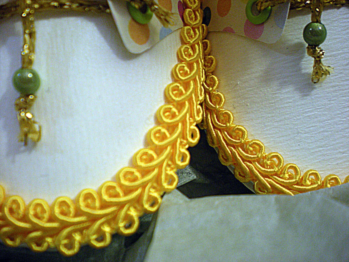 Coffret naissance bébé avec chaussons – boîte cadeau artisanale pour baptême ou naissance