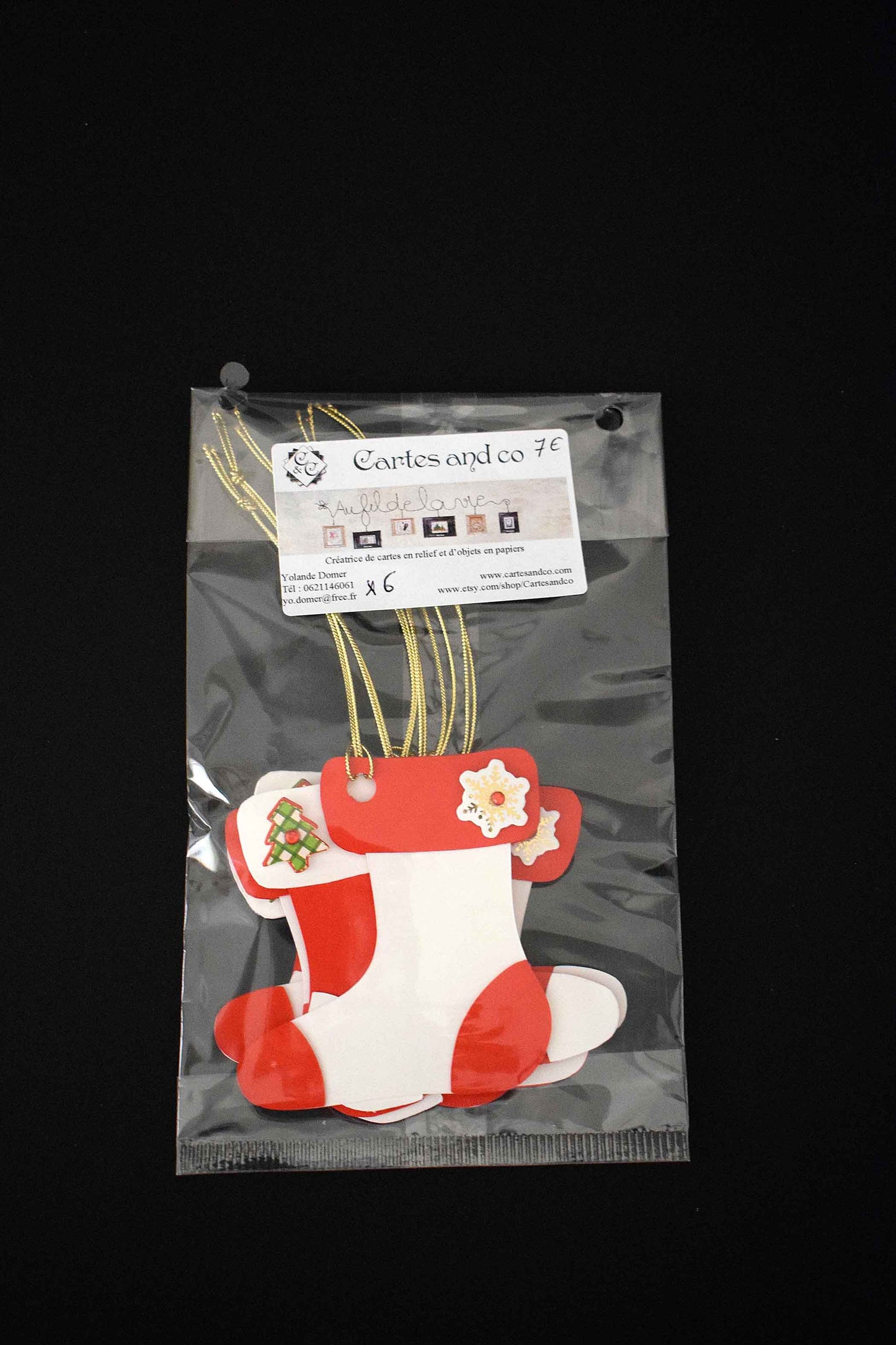 Etiquettes à cadeaux en relief "chaussettes rouges et blanches "