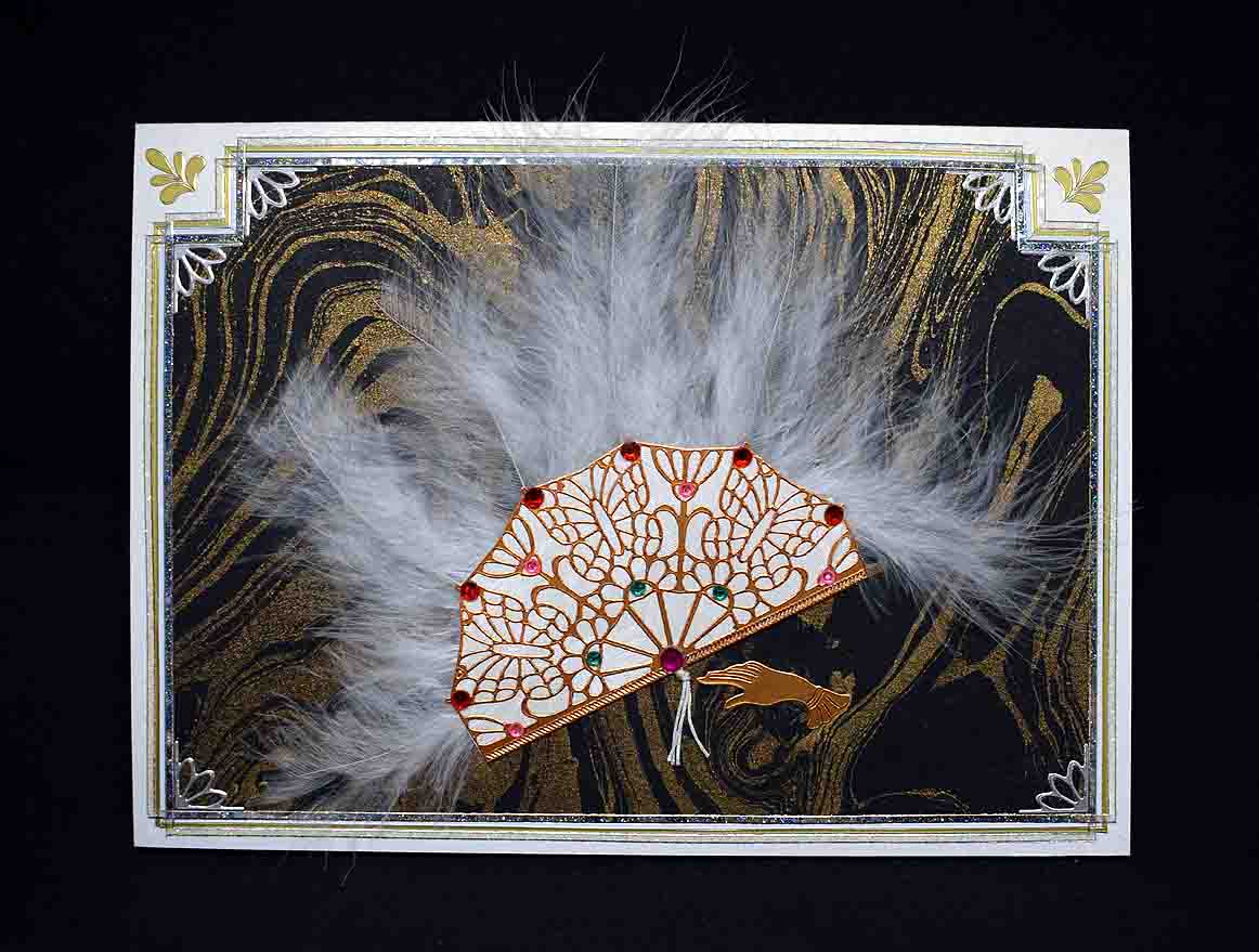 Carte d'anniversaire art déco motif éventail strassé aux plumes blanches