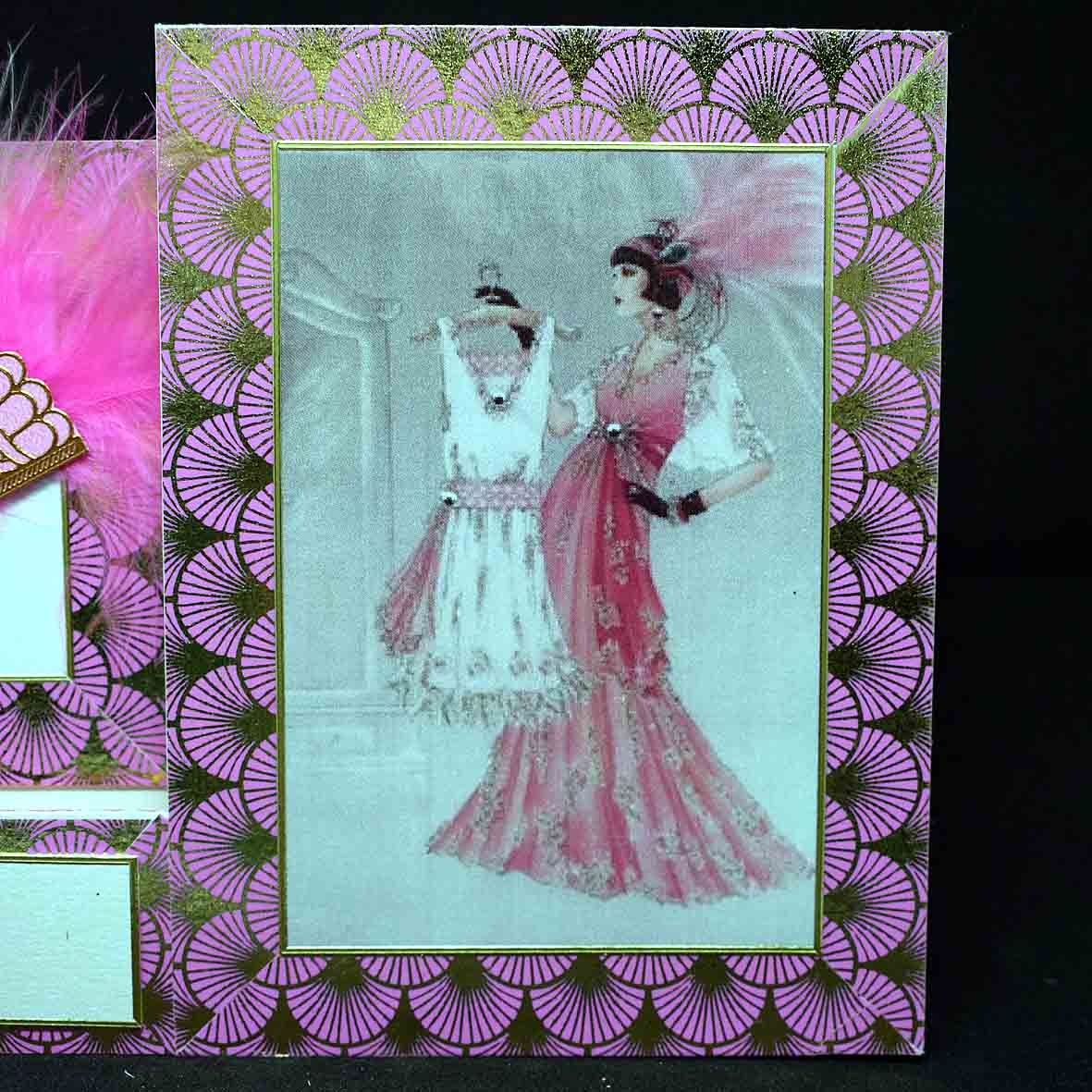 Carte chevalet rose année folle  motifs éventail aux plumes roses et strass et femme en rose