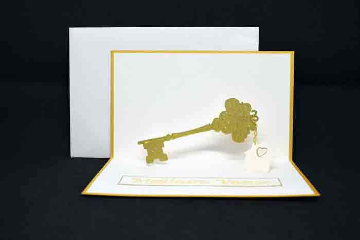 Carte de voeux en pop up, clé dorée