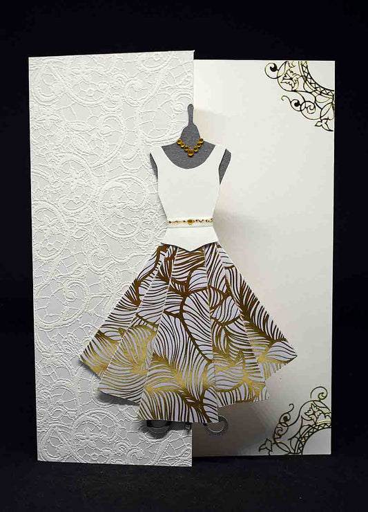 Carte pour anniversaire motif robe dorée et blanche