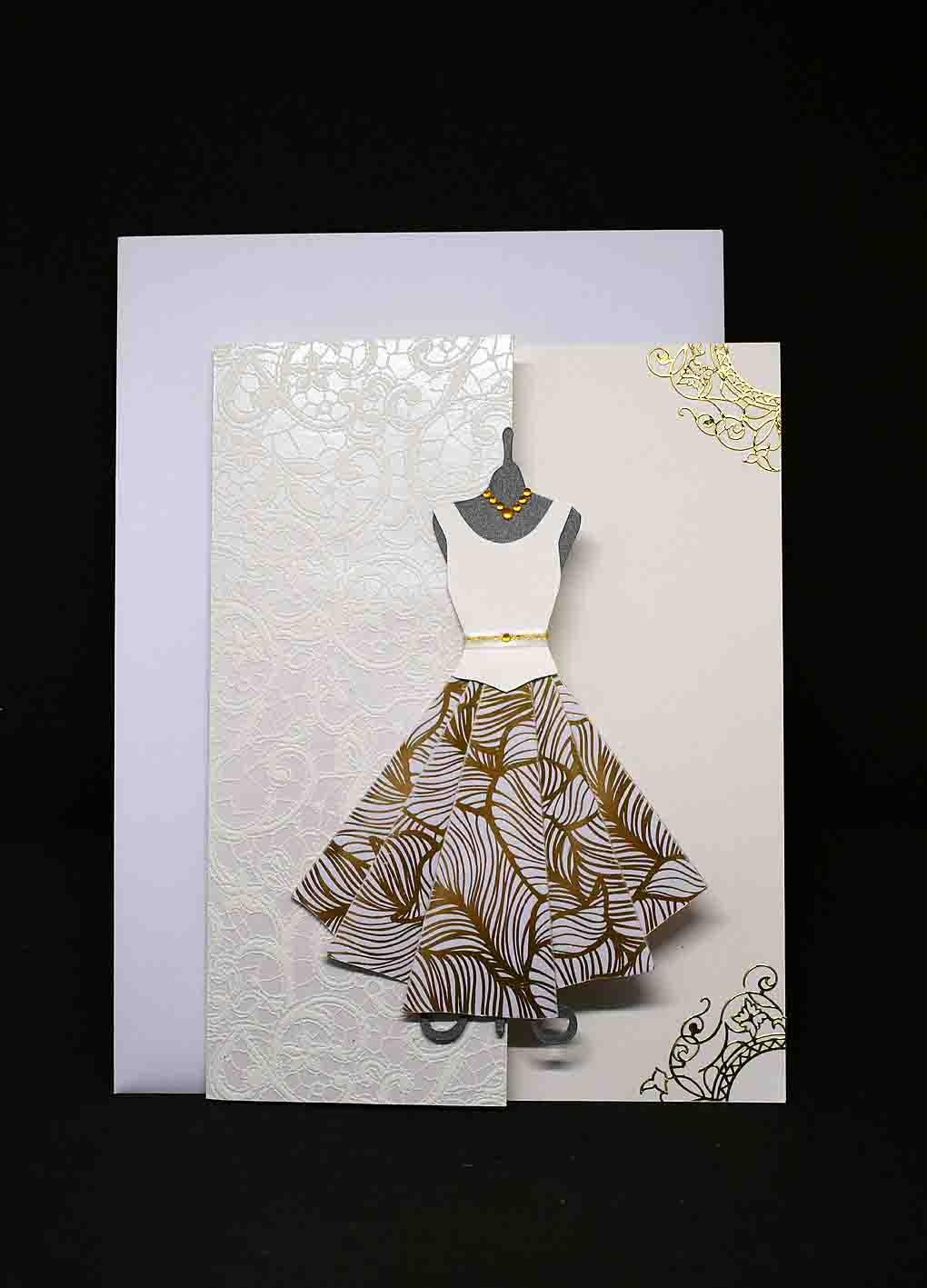 Carte pour anniversaire motif robe dorée et blanche