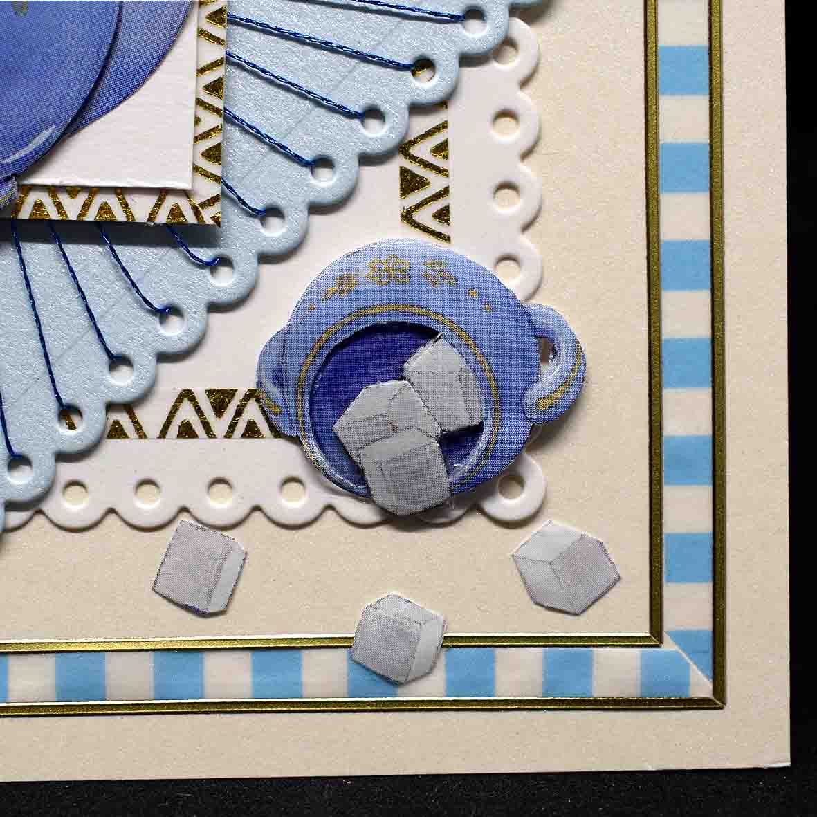 Carte pour anniversaire en 3D  aux motifs chats dans théière