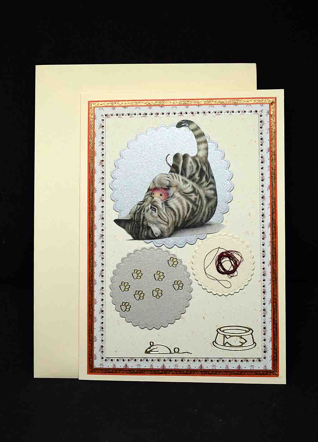 Carte pour anniversaire en 3D  aux motifs chat jouant avec une peluche souris