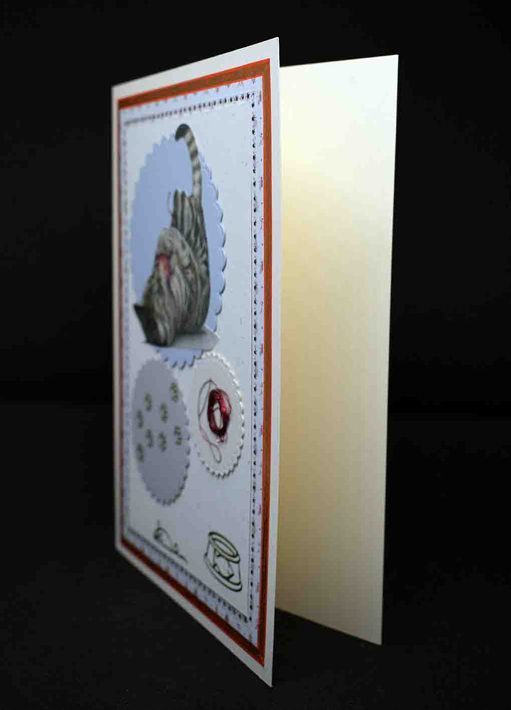 Carte pour anniversaire en 3D  aux motifs chat jouant avec une peluche souris