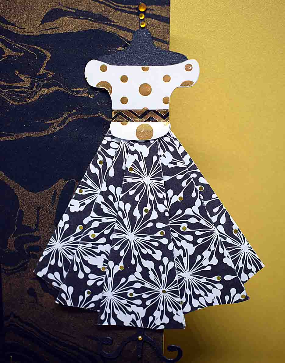 Carte pour anniversaire motif robe noire, dorée et blanche