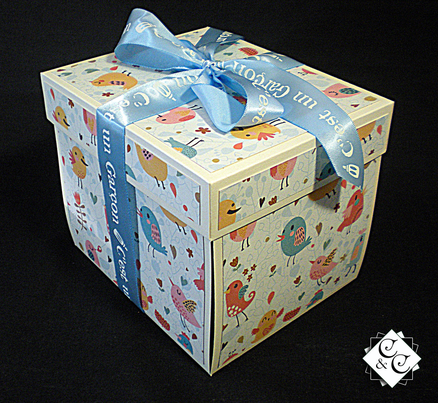 Coffret naissance bébé avec landau à carreaux en relief – Boite cadeau artisanale élégante
