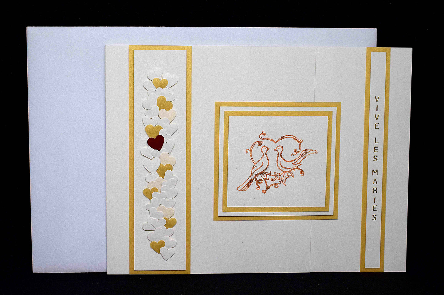 Carte de mariage, colombes et coeurs