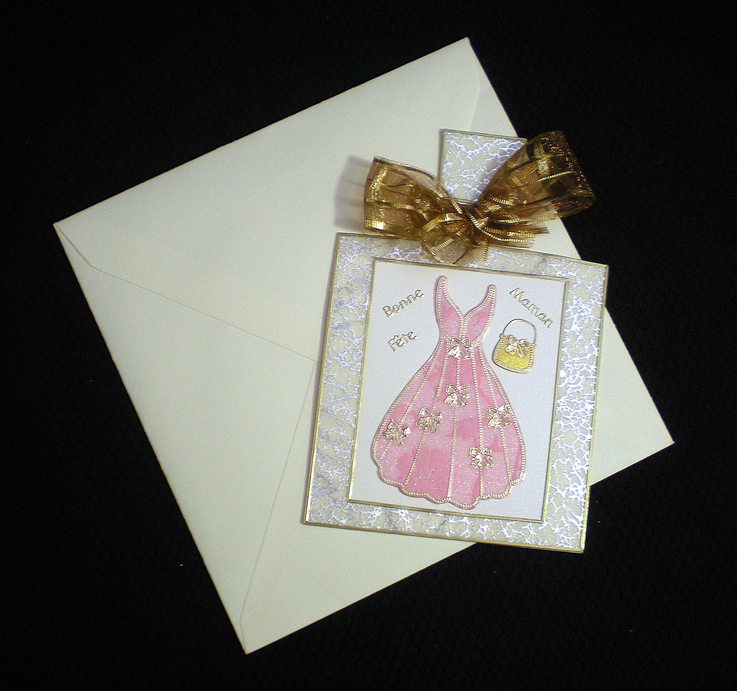 Carte Fête des Mères 3D "petite robe rose" - création artisanale élégante et originale