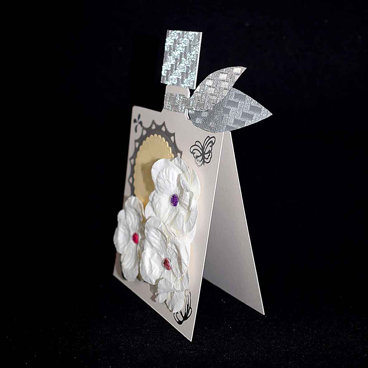 Carte pour diverses fêtes , forme parfum "la vie est belle" aux fleurs