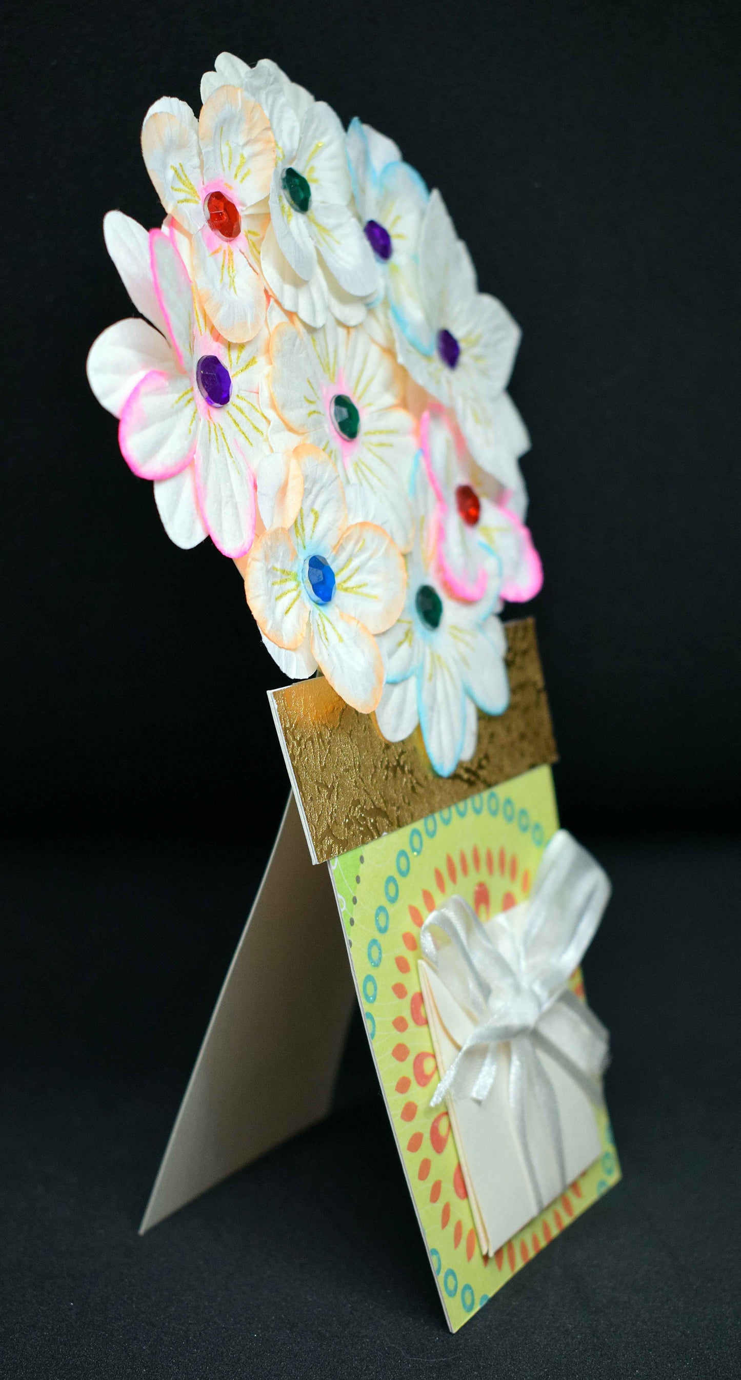 Carte divers en relief, pot et fleurs