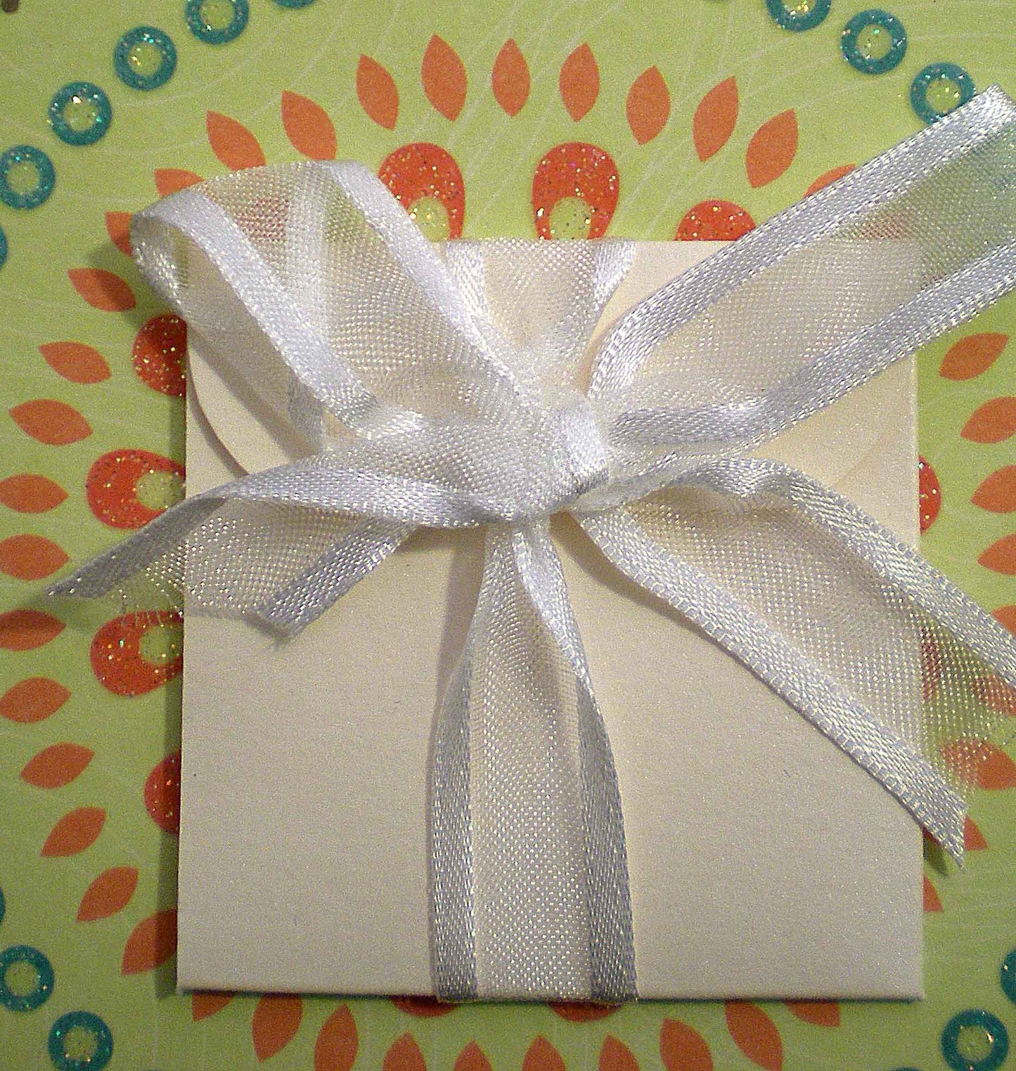 Carte divers en relief, pot et fleurs