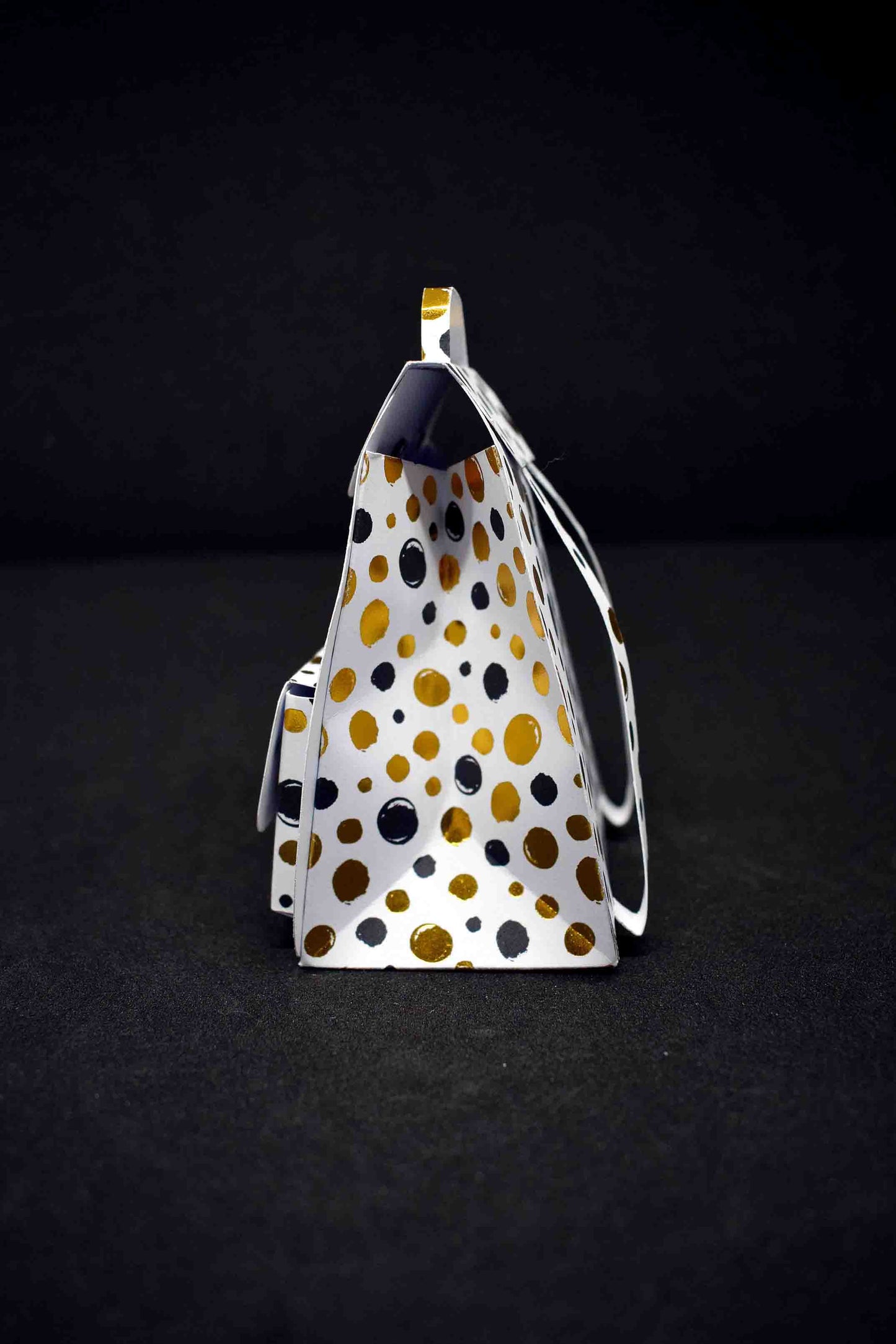 Petit sac à cadeau artisanal blanc à pois dorés - boite surprise élégante personnalisable